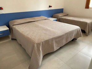 1 dormitorio, caja fuerte, ropa de cama
