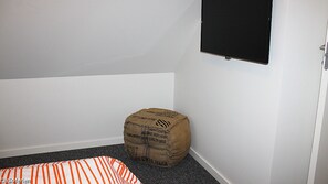 8 bedrooms, travel cot, free WiFi