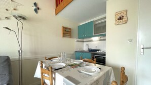 Dining - Cozy 2-Room House, Mezzanine, Pool, Tennis, 200m from Sea - Bretignolles-sur-Mer (Bretignolles-sur-Mer)