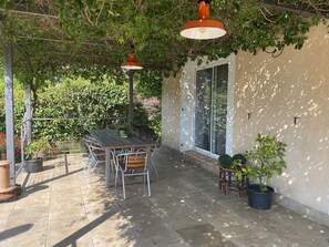 Outdoor dining - Quiet villa 6 persons with swimming pool (Rousson)