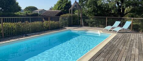 حمّام سباحة خارجي