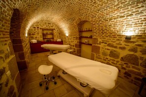 Turkish bath, body treatments, deep-tissue massages, body wraps - Château Origny (Neuvy)