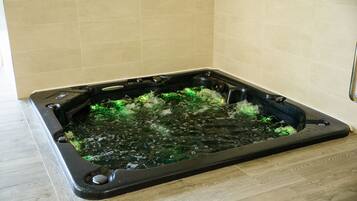 Bain à remous intérieur