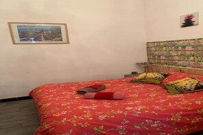 2 chambres, fer et planche Ă repasser, draps fournis