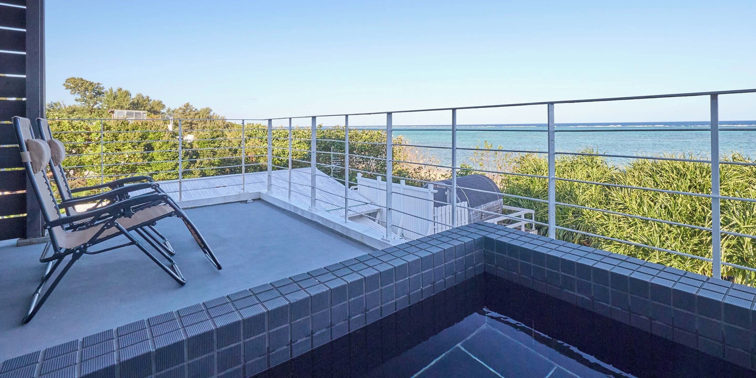 202 Sunset | ピロートップベッド、ノートパソコン用作業スペース、WiFi (無料)、ベッドシーツ