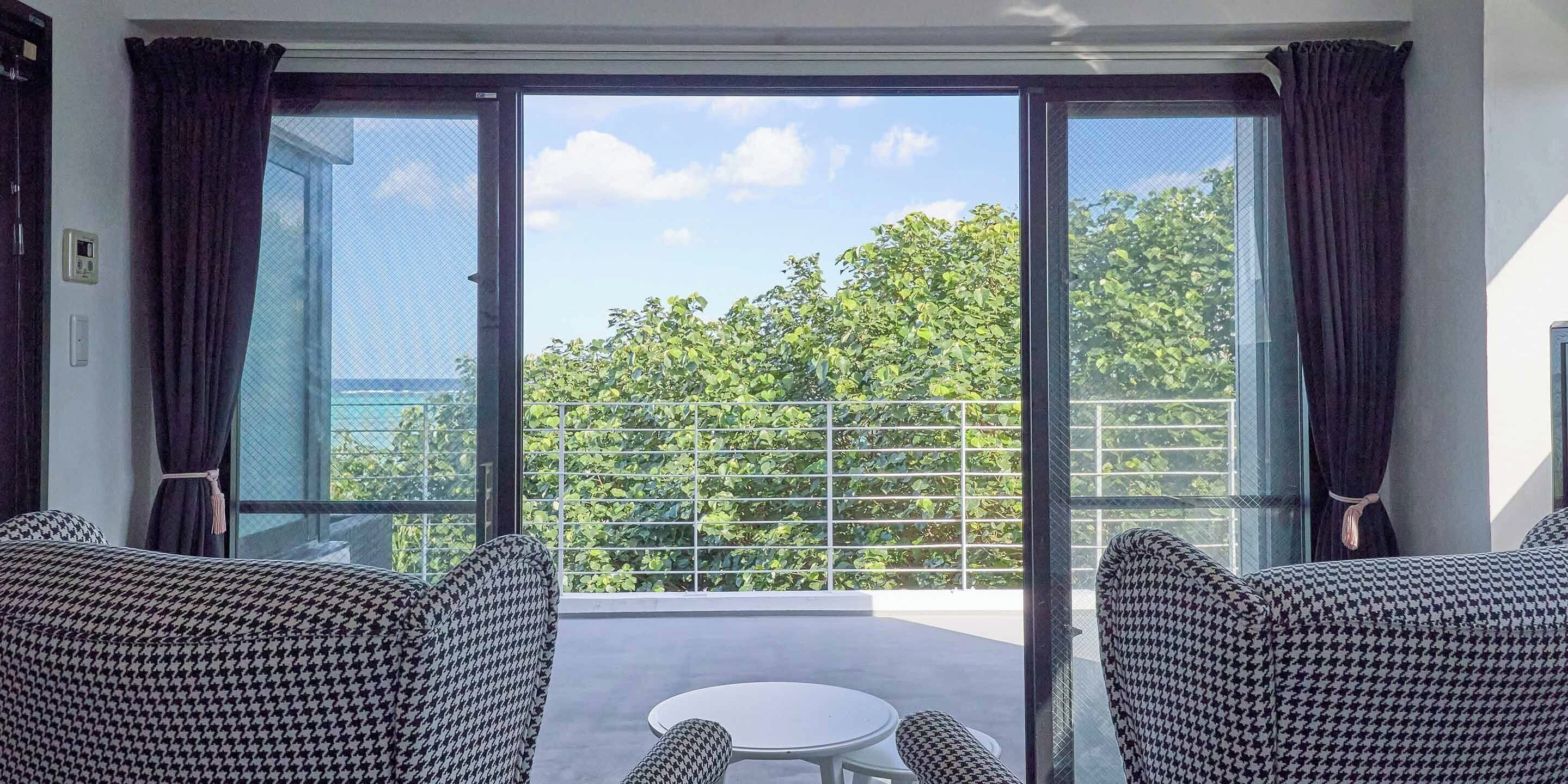 201 Anthurium | Pillowtop beds, laptop workspace, free WiFi, bed sheets