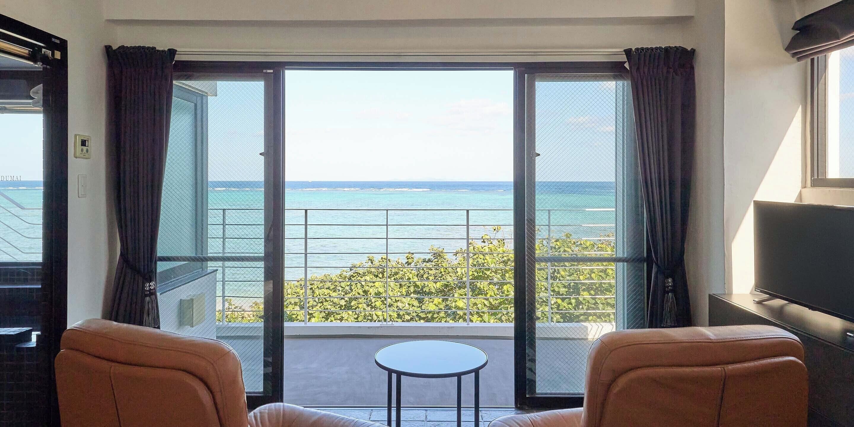 301 Wave | Pillow-top beds, laptop workspace, free WiFi, bed sheets