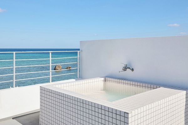 302 Star | Pillowtop beds, laptop workspace, free WiFi, bed sheets