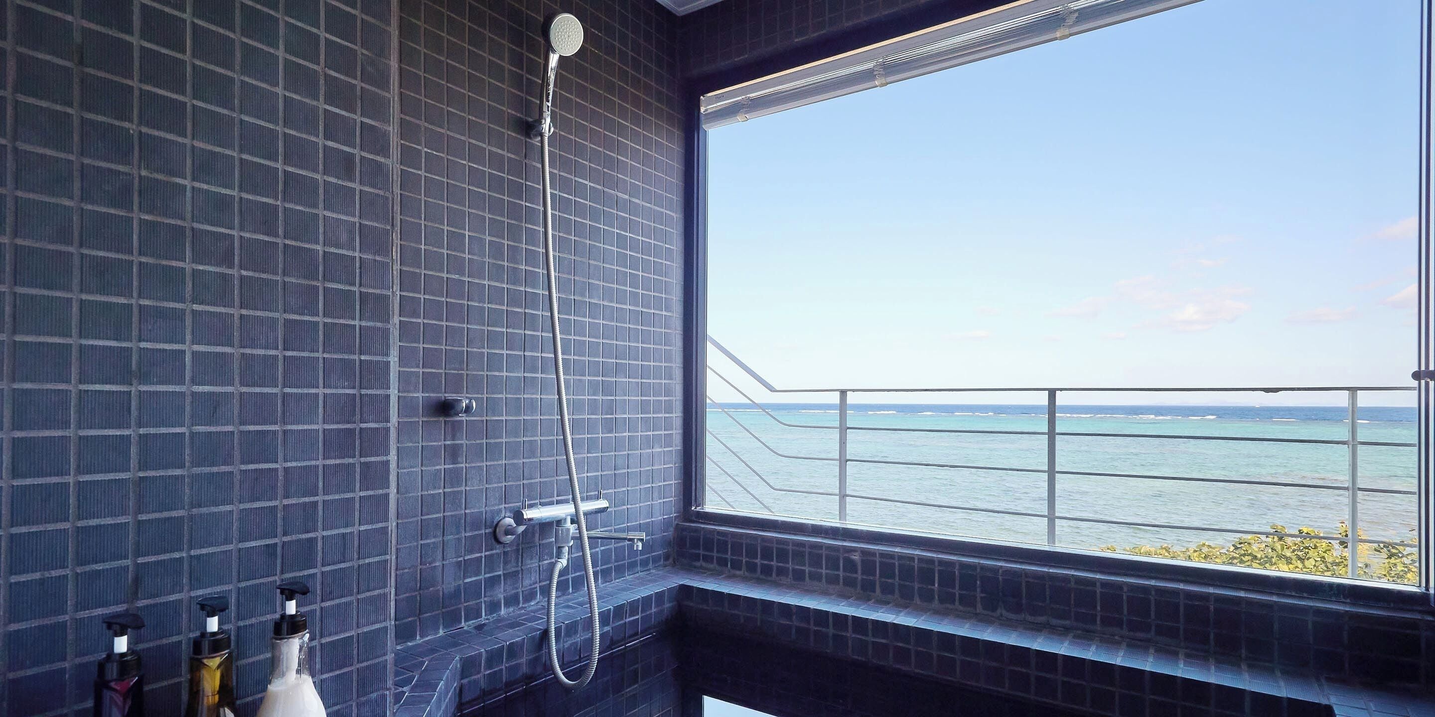 Camera Luxury con 2 letti singoli, non fumatori (301 Wave) | Bagno | Combinazione doccia/vasca, vasca da bagno a immersione totale