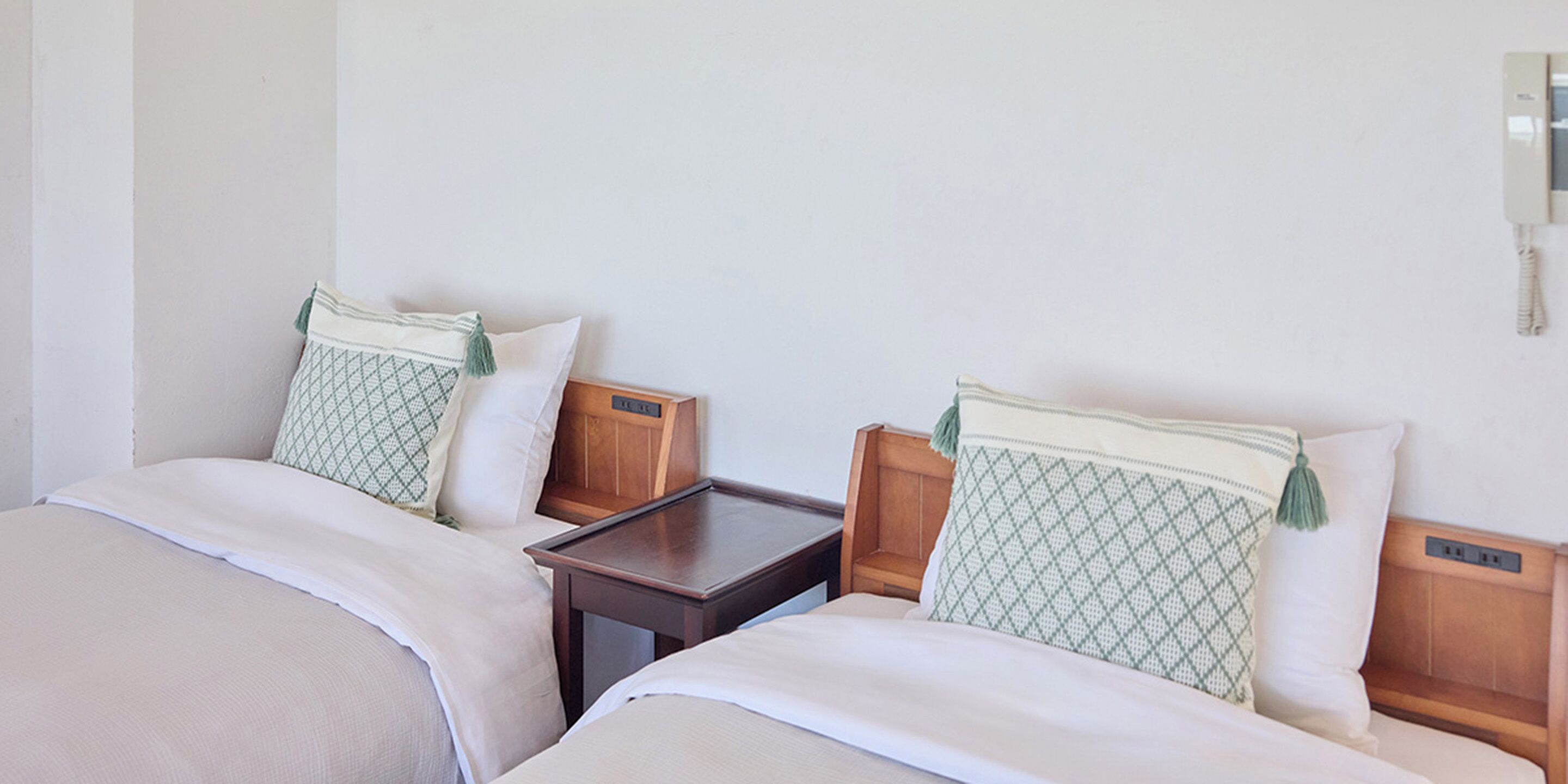 Luxury-Zweibettzimmer, Nichtraucher (301 Wave) | Pillowtop-Betten, laptopgeeigneter Arbeitsplatz, kostenloses WLAN