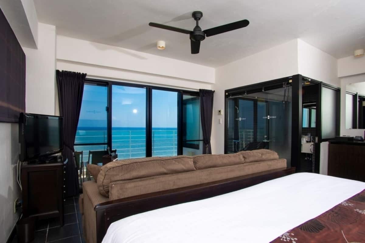 Pillowtop beds, laptop workspace, free WiFi, bed sheets