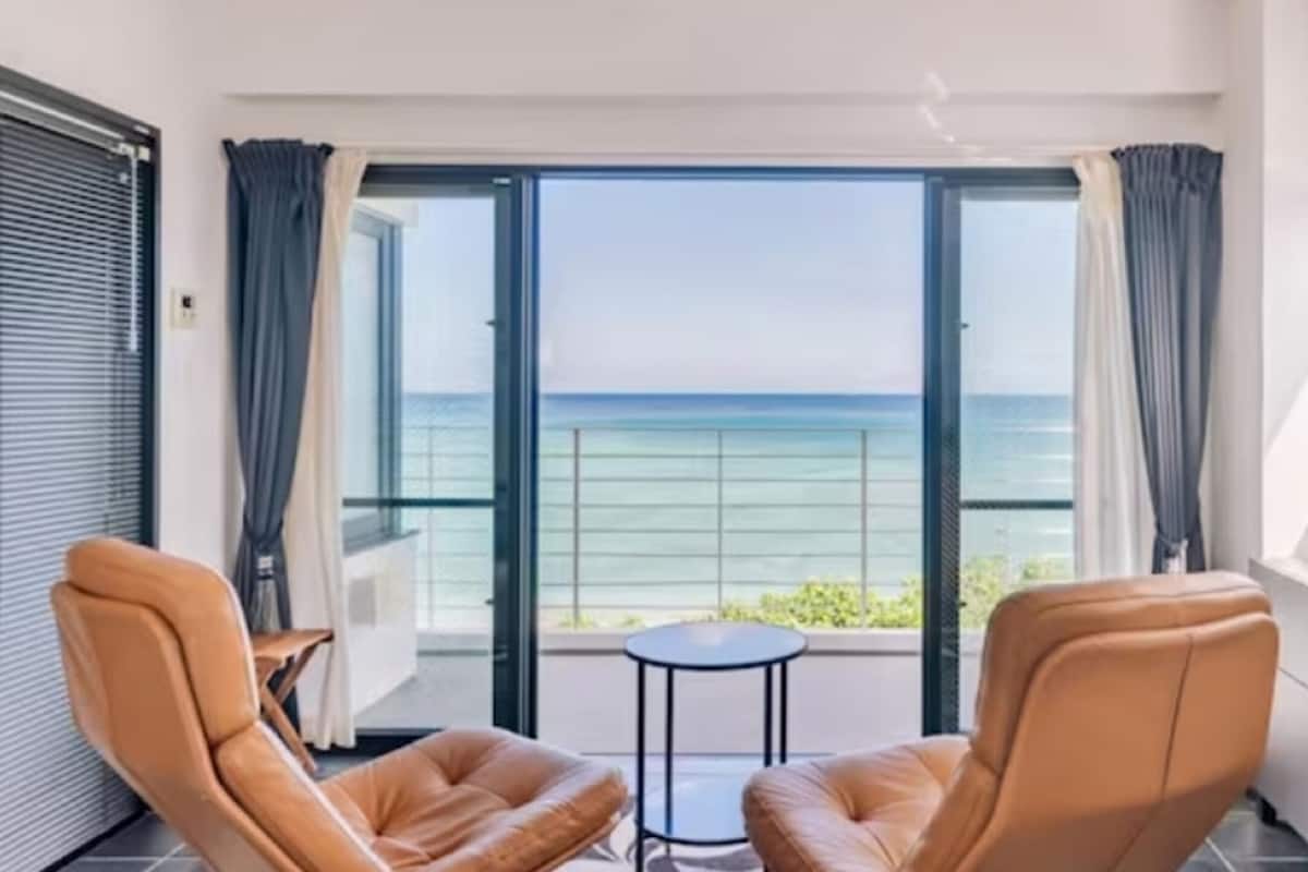 301 Wave | Pillowtop beds, laptop workspace, free WiFi, bed sheets