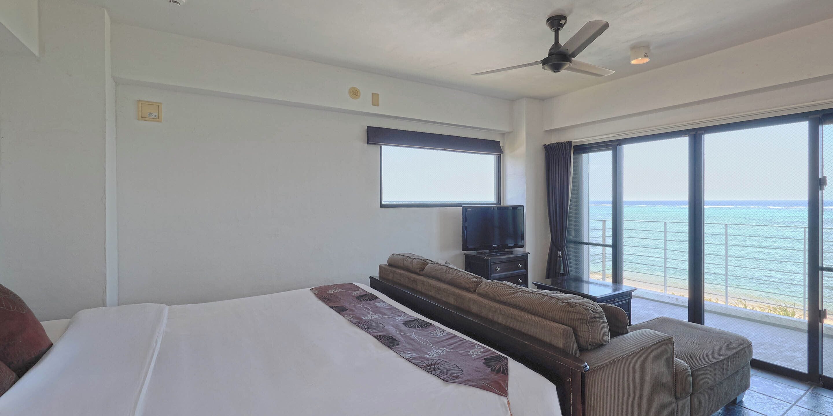 302 Star | Pillowtop beds, laptop workspace, free WiFi, bed sheets