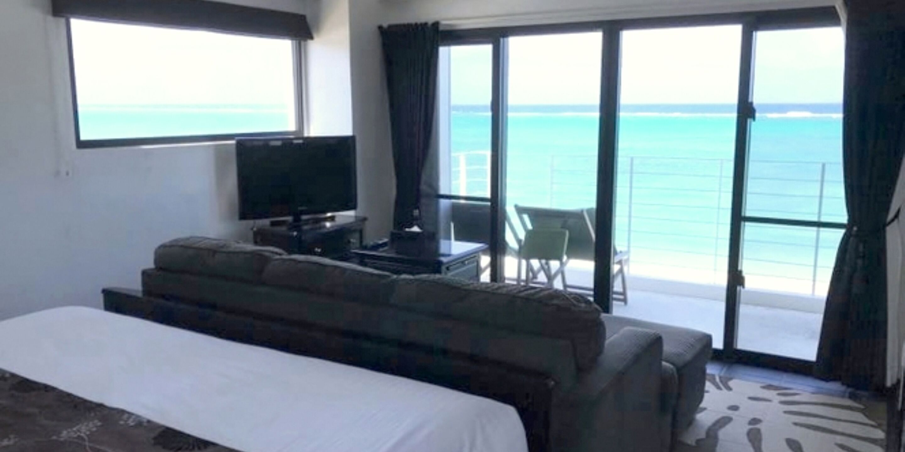 302 Star | Pillowtop beds, laptop workspace, free WiFi, bed sheets