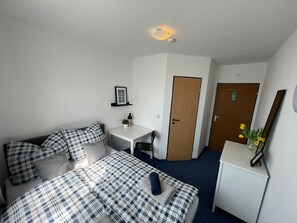 Classic Double Room | Free WiFi - Gästezimmer Kreuzheide (Wolfsburg)