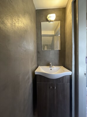 House | Bathroom