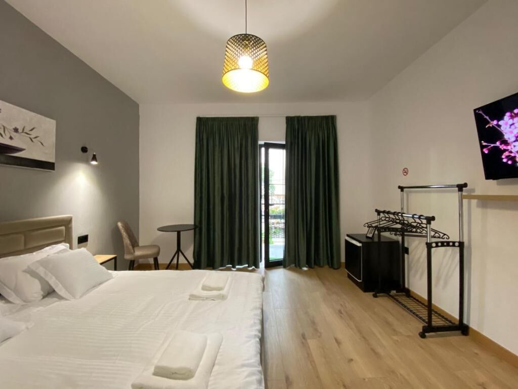 Double Room | Minibar, desk, soundproofing, free WiFi