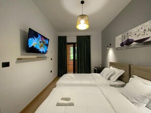 Twin Room | Minibar, desk, soundproofing, free WiFi - Vila Jasmine (Tirana)