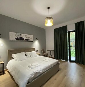 Double Room | Minibar, desk, soundproofing, free WiFi - Vila Jasmine (Tirana)