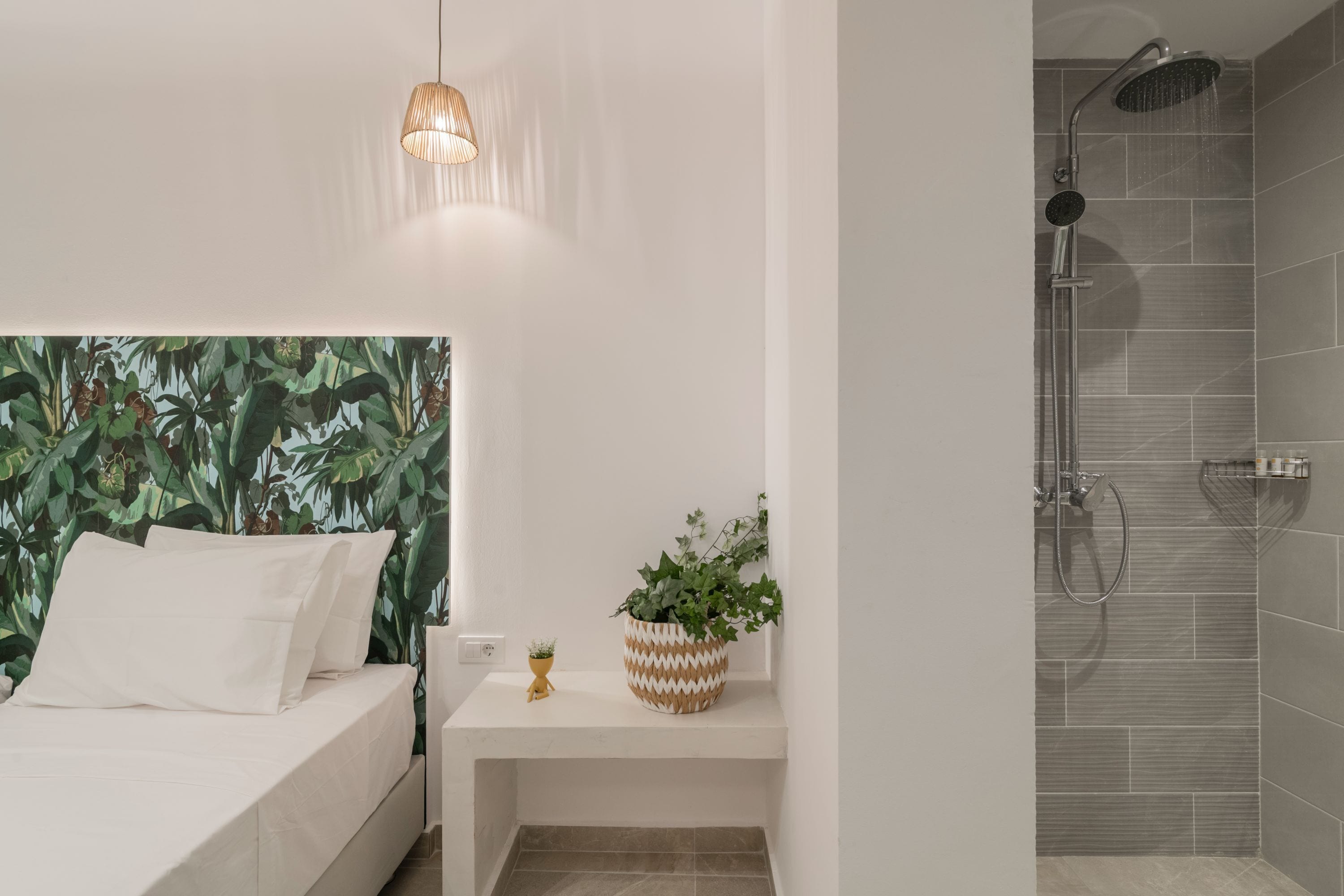 Premium Room | Premium bedding, pillow-top beds, in-room safe, soundproofing