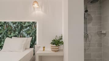 Premium Room | Premium bedding, pillowtop beds, in-room safe, soundproofing