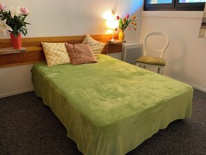 1 Schlafzimmer, Bügeleisen/Bügelbrett