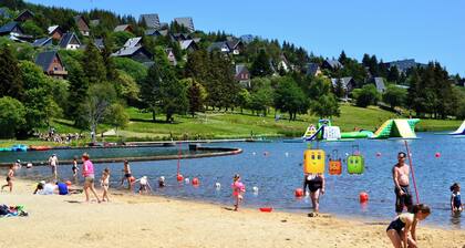 At the foot of the beach - Super Besse lake and pool - Exceptional view - Due south