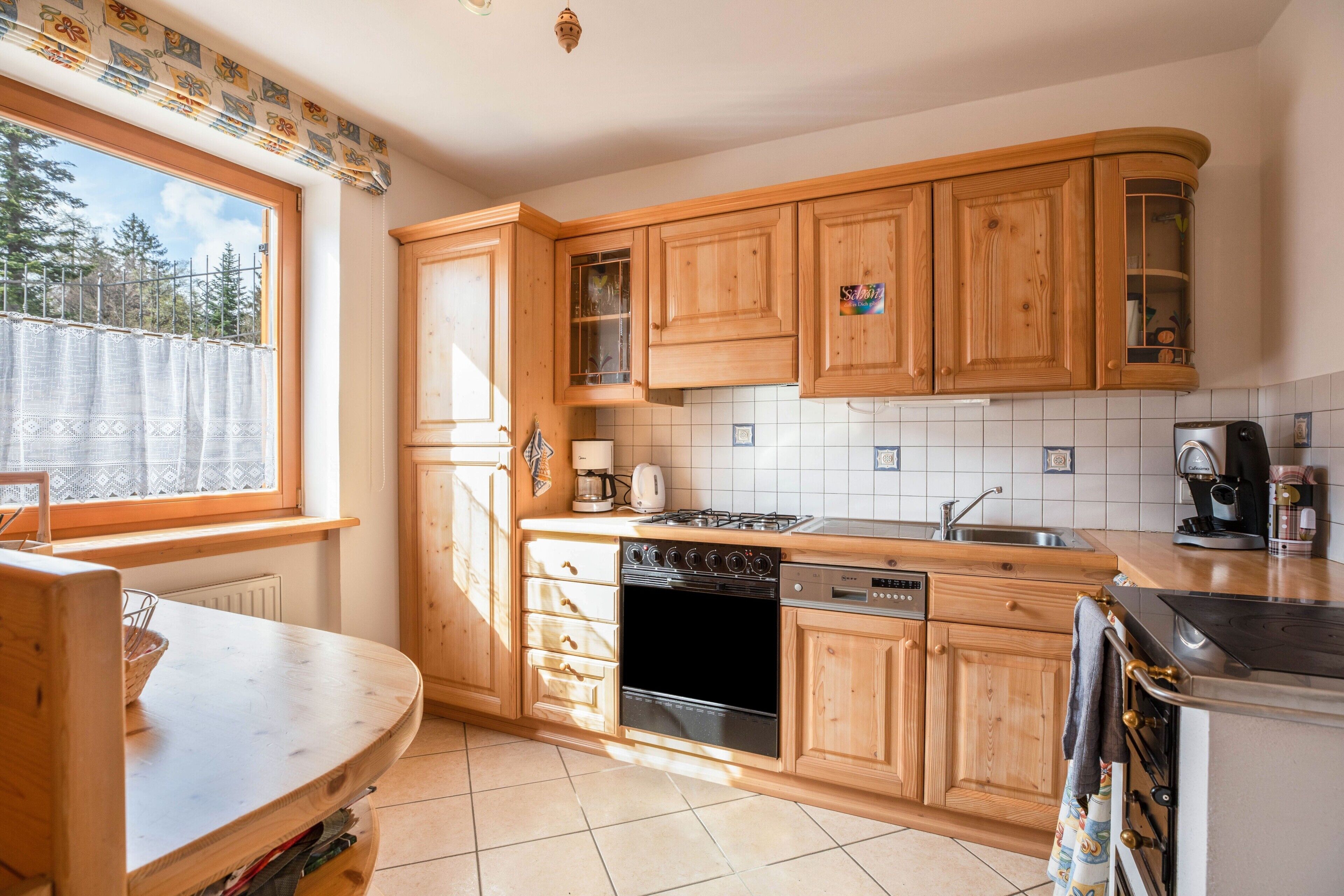 Frigorifero, forno, piano cottura, lavastoviglie