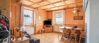 Ferienhaus 'Mendelhaus' mit Bergblick, Privatem Garten und WLAN
