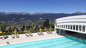 Pool - Mendelhaus Holiday Home with Mountain Views, Private Garden and Wi-Fi (Mendel)