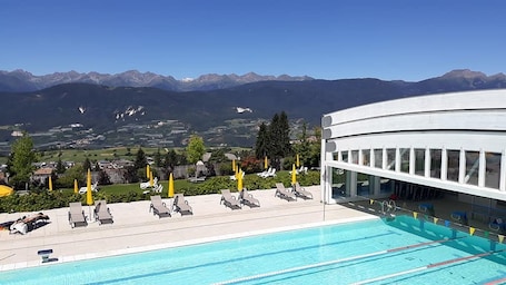 Pool. Mendelhaus Holiday Home with Mountain View, Private Garden and Wi-Fi