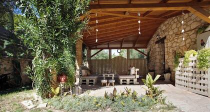 Villa Elizabeth with Garden, Balcony & Wi-Fi