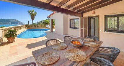 Villa Casa Soleada with Sea View, Pool, Terraces & Wi-Fi