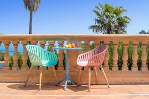 Outdoor dining - Villa Casa Soleada with Sea View, Pool, Terraces & Wi-Fi (Capdepera)
