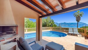 An outdoor patio with a pool, lounge chairs, and a barbecue grill. - Villa Casa Soleada with Sea View, Pool, Terraces & Wi-Fi (Capdepera)
