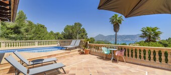 Villa Casa Soleada with Sea View, Pool, Terraces & Wi-Fi