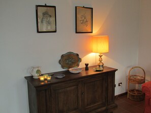 Interior - Farmhouse (Giomici)