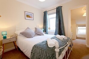 2 bedrooms, iron/ironing board, travel cot, free WiFi - 2BR Stylish Norwich Stay Near Cathedral | Parking (Norwich)