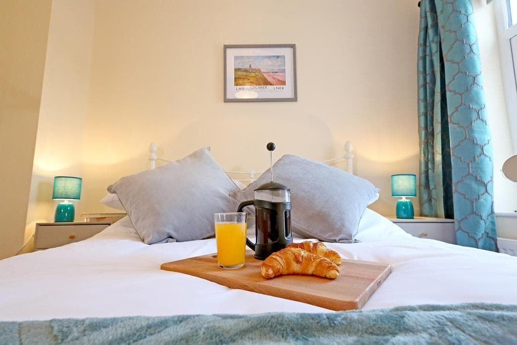 2 bedrooms, iron/ironing board, travel cot, free WiFi