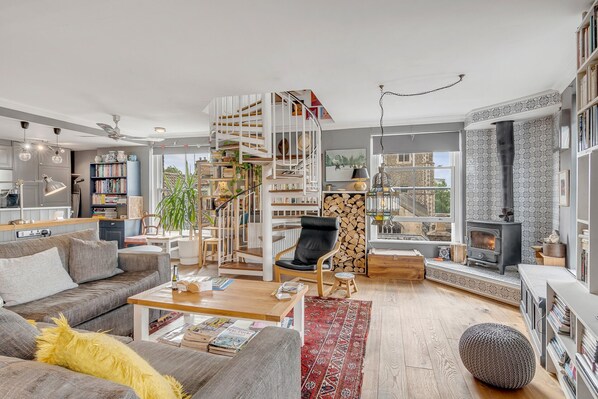 Smart TV, fireplace, DVD player, books