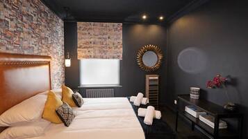 2 bedrooms, iron/ironing board, travel crib, free WiFi