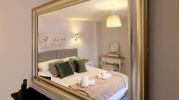 4 bedrooms, iron/ironing board, travel cot, free WiFi