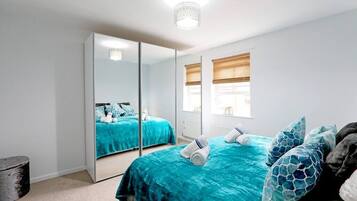 2 bedrooms, iron/ironing board, travel cot, free WiFi
