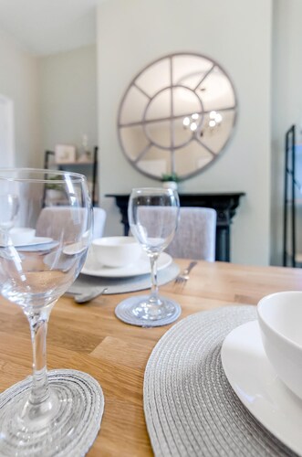 2BR Cosy Stay | Near Cathedral |Parking |Workspace