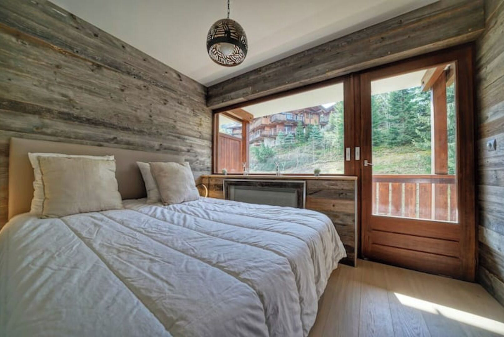 2 bedrooms, iron/ironing board, travel cot, free WiFi