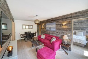 Smart TV, caminetto, videogiochi