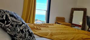 3 Schlafzimmer, Schreibtisch, Bügeleisen/Bügelbrett, Reisekinderbett