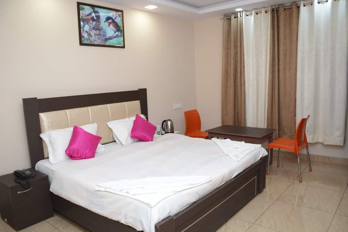 Business Double Room | Free WiFi