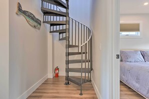 2 bedrooms, desk, iron/ironing board, travel crib
