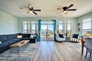 Smart TV, stereo - Knot Salty: Ocean-view 4-bedroom for up to 11 in North Topsail Beach. (North Topsail Beach)